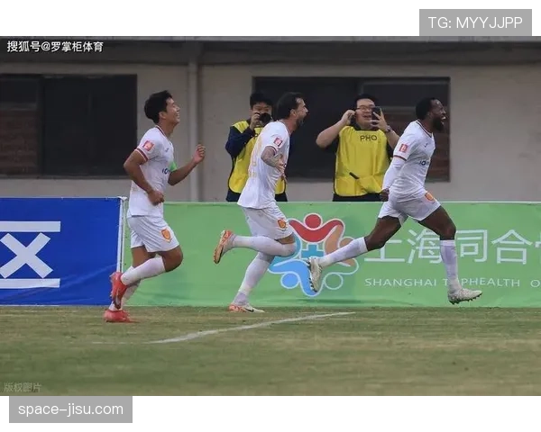 重庆铜梁龙冬窗期5万欧连签5名外援,被誉中超最聪明球队 重庆铜梁龙冬窗期5万欧连签5名外援,被誉中超最聪明球队