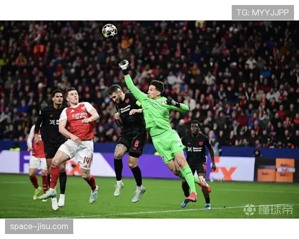 弗拉霍维奇主罚点球前,圣西罗南看台响起巨大嘘声 弗拉霍维奇主罚点球前,圣西罗南看台响起巨大嘘声